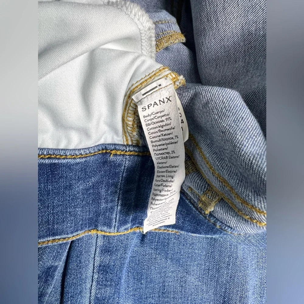 Spanx Seamed Front Wide Leg Vintage Indigo Flared Jeans Size 1X Tall - Picture 6 of 12